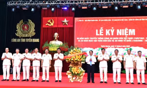Giữ vững an ninh trật tự, bảo vệ biên cương cực Bắc