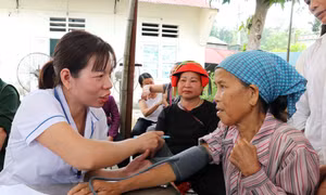 Giúp người dân vùng sâu được thụ hưởng dịch vụ y tế chất lượng ngay tại địa phương