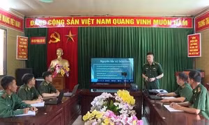 Chiến sĩ Biên phòng làm truyền thông số nơi biên giới