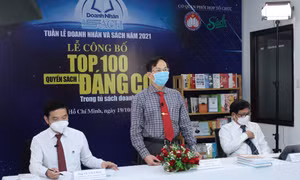 Quang cảnh lễ công bố “Top 100 cuốn sách đáng có trong tủ sách doanh nghiệp” nhân tuần lễ doanh nhân và sách năm 2021. Ảnh: BTC cung cấp