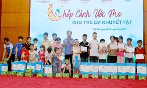 Chắp cánh ước mơ cho trẻ khuyết tật ở Yên Bái