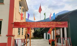 Khu vực bỏ phiếu số 1, xã Chế Cu Nha, huyện Mù Cang Chải trước ngày hội bầu cử. Ảnh: Tuấn Anh - TTXVN