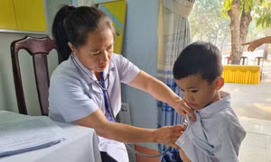 Gia Lai khẩn trương tiêm chủng diện rộng phòng dịch sởi