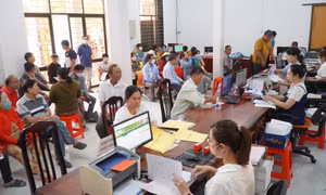 Giải quyết thủ tục hành chính thông suốt khi triển khai chính quyền 2 cấp