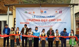 Tạo điều kiện thuận lợi cho thầy, cô giáo và học sinh vùng khó khăn