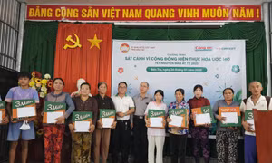 Bến Tre chăm lo để người nghèo đón Tết đầm ấm, an vui