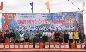 Chương trình vui xuân, đón Tết ý nghĩa cho đồng bào vùng biên giới, người nghèo