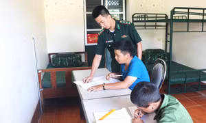 Nâng bước em tới trường là chương trình nhân văn sâu sắc của Bộ đội Biên phòng