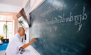 Nhà giáo nhân dân Lâm Es dành cả cuộc đời cho sự nghiệp giáo dục