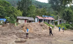 Lễ khai giảng tại điểm trường bị lũ quét ở Thanh Hóa