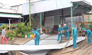 An Giang: Hỗ trợ các hộ dân có nhà bị sập do dông lốc