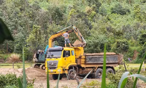 Ngang nhiên khai thác cát trái phép trên sông Ayun