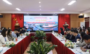 Tọa đàm tư vấn xây dựng sản phẩm “Lai Chau - City tour”. Ảnh: Nguyễn Oanh - TTXVN