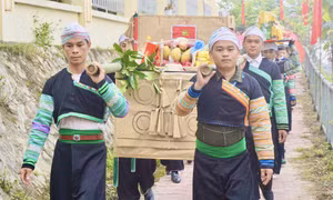 Lễ hội Tôn vinh cây chè Tổ Suối Giàng 