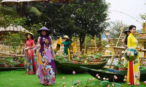 Khai mạc Không gian tôn vinh “Sen trong đời sống văn hóa Việt”