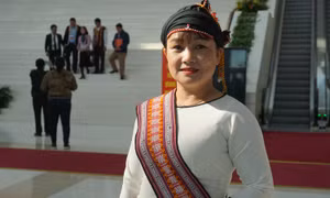 Đại biểu Sô Thị Lý (người Chăm Hroi), Phó Chủ tịch UBND xã Suối Bạc, huyện Sơn Hóa, Phú Yên. Ảnh: Hoàng Tâm 