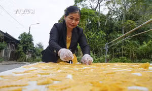 Nghề làm bánh khẩu xén, bánh chí chọp của người Thái trắng ở thị xã Mường Lay (Điện Biên) được đưa vào Danh mục di sản văn hóa phi vật thể quốc gia. Ảnh: Xuân Tư - TTXVN