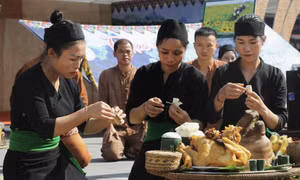 Mâm cúng trong Lễ hội “Tiếng sấm đầu năm” của người Ơ Đu. Nguồn ảnh minh họa: qdnd.vn