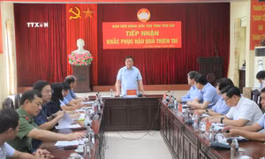 Đồng chí Nguyễn Xuân Thắng làm việc tại Ủy ban Mặt trận Tổ quốc Việt Nam tỉnh Yên Bái về công tác khắc phục thiệt hại do bão số 3 gây ra. Ảnh: Tuấn Anh - TTXVN
