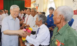 Tổng Bí thư Nguyễn Phú Trọng trong lần về thăm xã miền núi Sơn Hà, huyện Sơn Hòa, tỉnh Phú Yên (3/5/2016). Ảnh: Trí Dũng - TTXVN