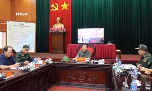Phó Thủ tướng Trần Hồng Hà chỉ đạo phòng, chống bão tại Sở Chỉ huy tiền phương đóng tại Hải Phòng. Ảnh: Hoàng Ngọc - TTXVN