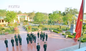 Lễ chào cờ chủ quyền đầu năm mới ở Đồn Biên phòng Đắk Ruê (Bộ đội Biên phòng tỉnh Đắk Lắk). Ảnh: TTXVN phát