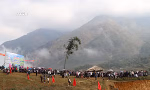 Lễ hội Gầu Tào ở xã Tà Mung, huyện Than Uyên, tỉnh Lai Châu thu hút đông đảo người dân và du khách tham gia. Ảnh: Việt Dũng - TTXVN