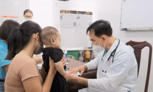 Khám sàng lọc bệnh tim bệnh sinh cho trẻ em trên địa bàn tỉnh. Ảnh: baodaklak.vn