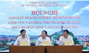 Lãnh đạo Sở Văn hóa, Thể thao và Du lịch tỉnh Lạng Sơn điều hành Hội nghị. Ảnh: Anh Tuấn – TTXVN