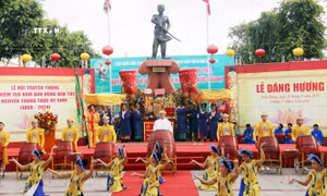 Hoạt cảnh tại Lễ dâng hương tưởng niệm Anh hùng dân tộc Nguyễn Trung Trực. Ảnh: Lê Sen - TTXVN 