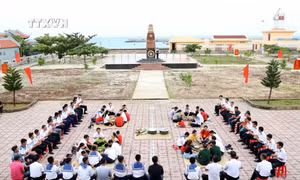 Quân dân ở Trường Sa thi gói bánh chưng đón Tết