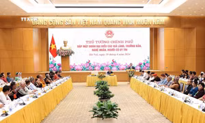 Thủ tướng gặp mặt già làng, trưởng bản, nghệ nhân và người có uy tín tiêu biểu 