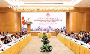Thủ tướng gặp mặt già làng, trưởng bản, nghệ nhân và người có uy tín tiêu biểu 
