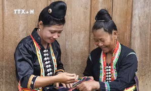 Nét đẹp trong trang phục truyền thống phụ nữ dân tộc Cống ở Điện Biên 