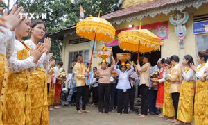  Đồng bào Khmer Hậu Giang mừng Lễ Dâng y Kathina 