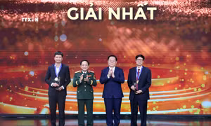 Trao giải Cuộc thi và Triển lãm ảnh nghệ thuật cấp quốc gia “Tự hào một dải biên cương”