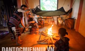 Lễ cầu phúc, tạo lửa cho nhà mới. Ảnh: Hồ Cầu