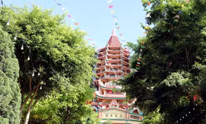 Đền Mẫu Đồng Đăng, thị trấn Đồng Đăng, huyện Cao Lộc nằm trong vùng Công viên địa chất Lạng Sơn chứa nhiều giá trị về tín ngưỡng thờ Mẫu - Di sản văn hóa phi vật thể đại diện của nhân loại. Ảnh: Văn Đạt - TTXVN