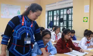 Ngày Nhà giáo Việt Nam 20/11: Những thầy, cô ngược núi, bám bản