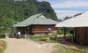 Nhờ công tác dân vận, phát huy nội lực trong nhân dân, xã Pha Mu, huyện Than Uyên ngày khởi sắc về cơ sở hạ tầng. Ảnh: Việt Hoàng-TTXVN