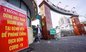 Bệnh viện Bệnh nhiệt đới Thành phố Hồ Chí Minh tạm dừng việc thăm người bệnh nhằm phòng, chống dịch COVID-19. Ảnh: Thu Hương-TTXVN
