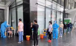 Lấy mẫu xét nghiệm COVID-19 ở Thành phố Hồ Chí Minh. Nguồn: TTXVN phát
