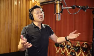 Nghệ sỹ Nhân dân Quốc Hưng thực hiện MV “Anh sẽ về nhưng không phải hôm nay”. Nguồn: tienphong.vn