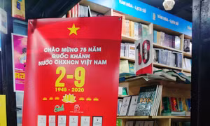 Trưng bày các ấn phẩm đặc sắc về Quốc khánh 2/9