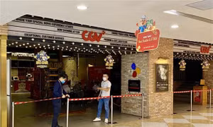 Rạp chiếu phim CGV trong toà nhà Vincom Đồng Khởi (quận 1). Ảnh: Hồng Giang/TTXVN
