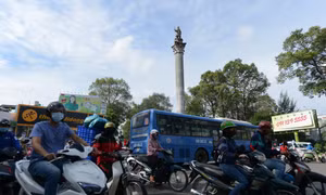 Tượng đài An Dương Vương tại vòng xoay ngã sáu Nguyễn Tri Phương. Ảnh: Quang Định/Tuổi trẻ