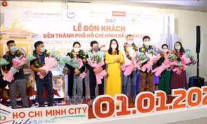 Du lịch Việt Nam: Thành phố Hồ Chí Minh chào đón những du khách đầu tiên năm 2021