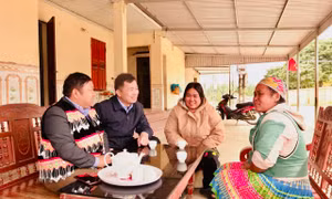 Ông Dương Văn Sình - “Điểm tựa” của bà con xóm người Mông