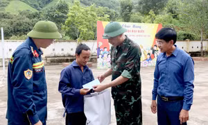 Khẩn trương hỗ trợ nhân dân xã Huổi Một bị cô lập sau thiên tai, mưa lũ
