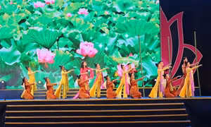 Khai mạc Lễ hội Làng Sen 2018
